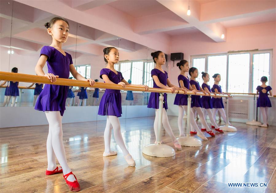 #CHINA-INNER MONGOLIA-HOHHOT-DANCE TRAINING (CN)