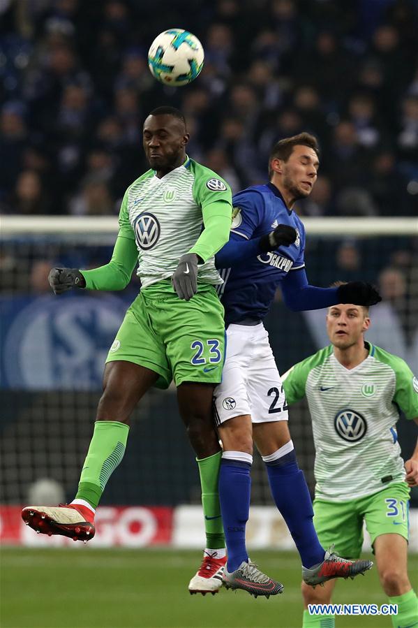 (SP)GERMANY-GELSENKIRCHEN-SOCCER-GERMAN CUP-SCHALKE 04 VS WOLFSBURG