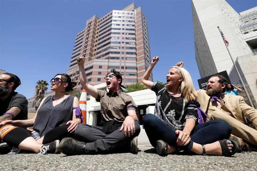 U.S.-LOS ANGELES-IMMIGRATION POLICY-PROTESTERS-ARREST