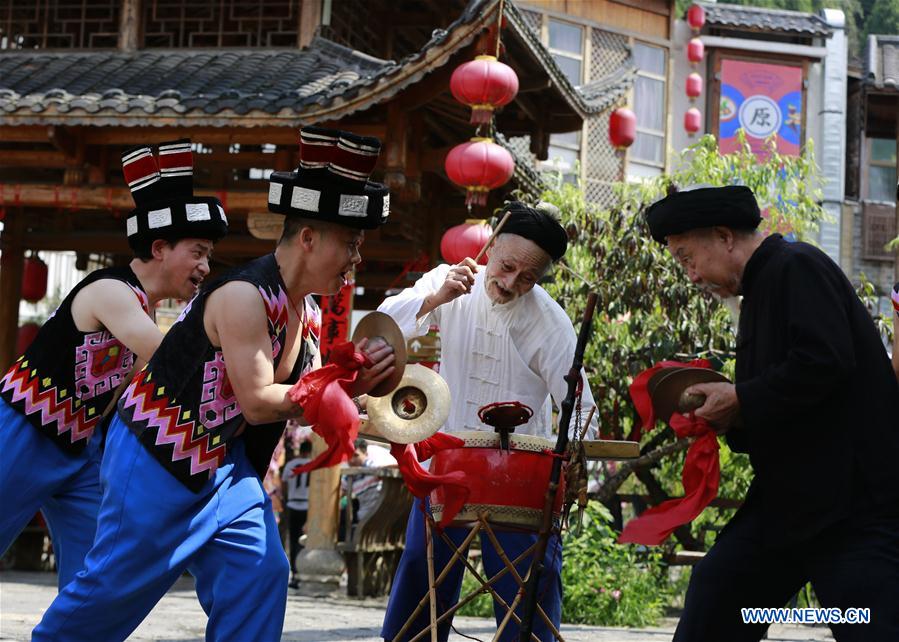 #CHINA-HUNAN-ZHANGJIAJIE-FOLK ART (CN)