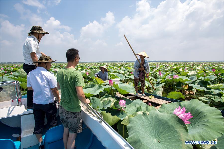 CHINA-HUBEI-HONGHU-LAKE PATROLLER (CN)