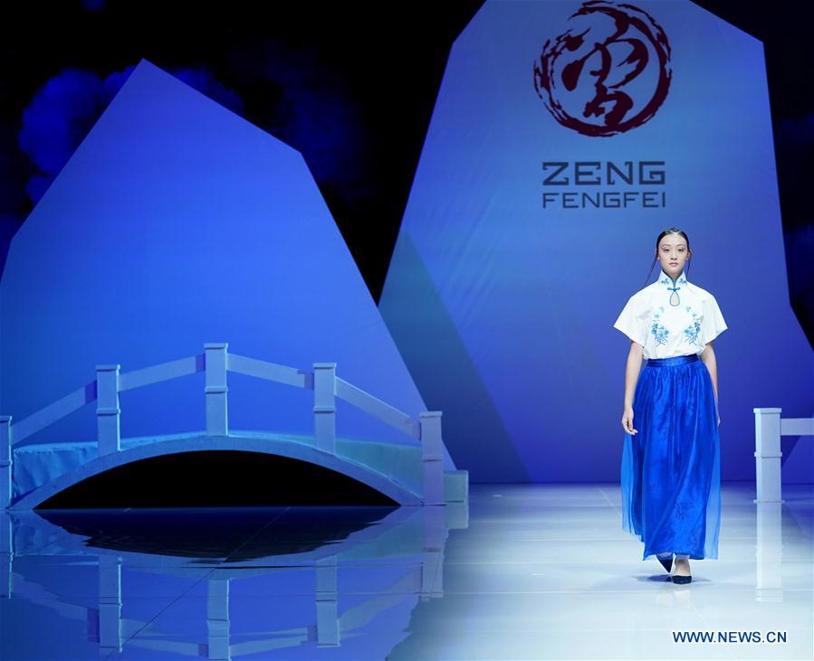 CHINA-BEIJING-FASHION WEEK (CN)