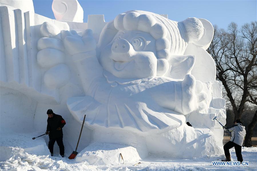 CHINA-HEILONGJIANG-HARBIN-SNOW SCULPTURE (CN)