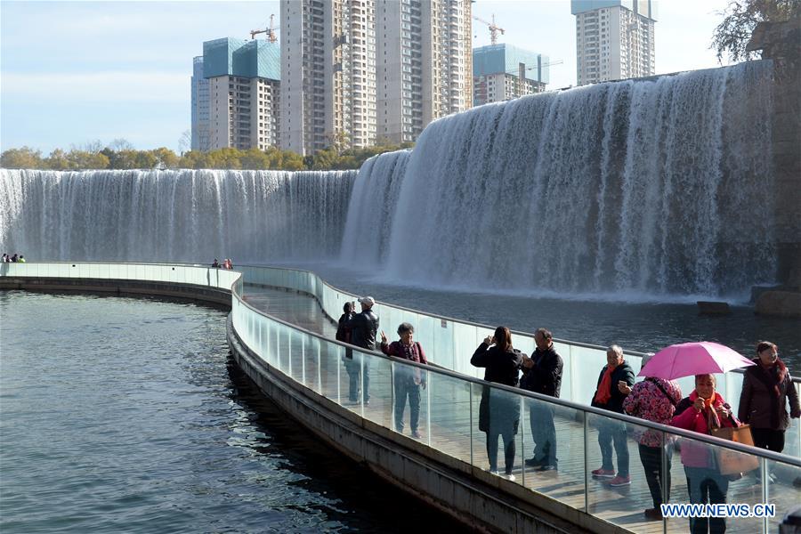 CHINA-YUNNAN-KUNMING-WINTER-WATERFALL PARK (CN)