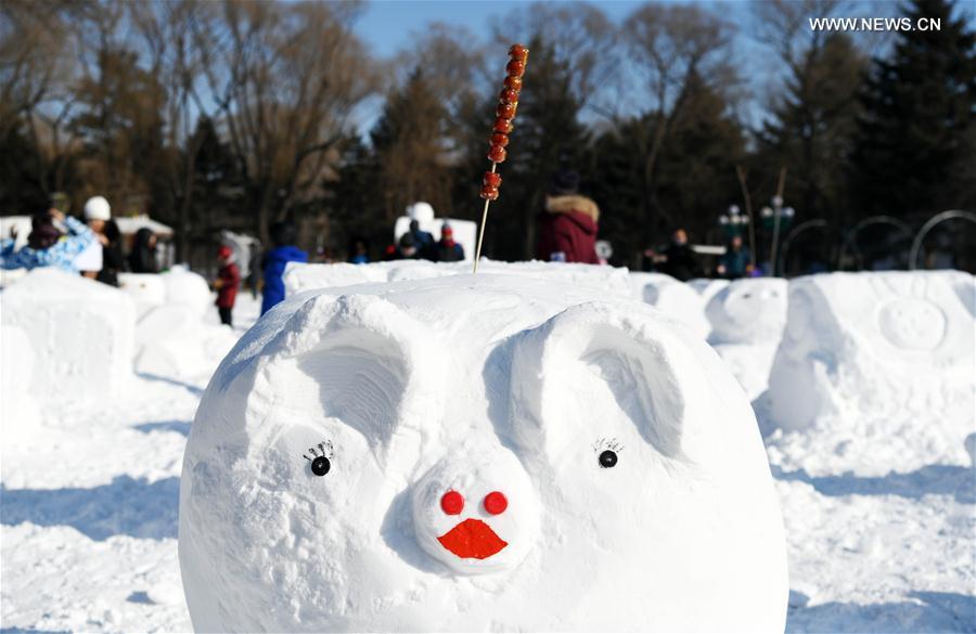 CHINA-HARBIN-FAMILY SNOW SCULPTURE COMPETITION (CN)