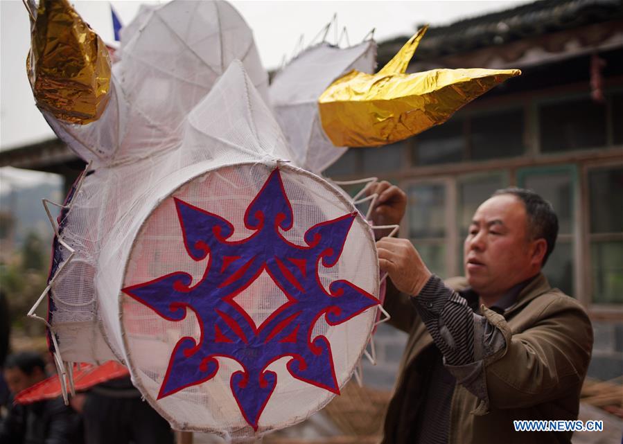 CHINA-GUILIN-SPRING FESTIVAL-DRAGON LANTERN (CN)