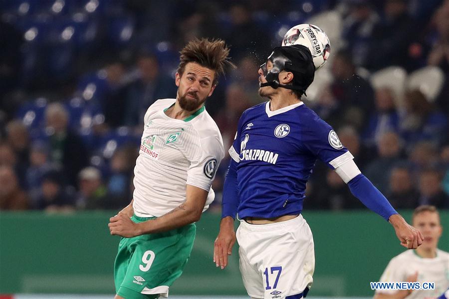 (SP)GERMANY-GELSENKIRCHEN-SOCCER-GERMAN CUP-QUARTERFINAL-SCHALKE 04 VS WERDER BREMEN