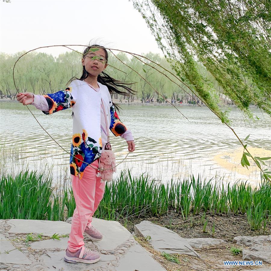 (Beijingcandid)CHINA-BEIJING-SPRING-PEOPLE (CN)