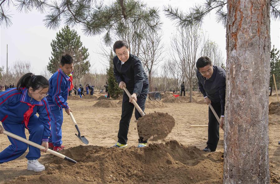 CHINA-BEIJING-LEADERS-TREE PLANTING (CN)