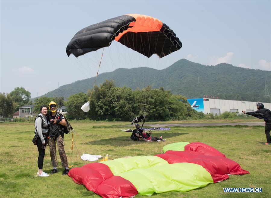 CHINA-ZHEJIANG-JIANDE-PARACHUTING TOURISM (CN)