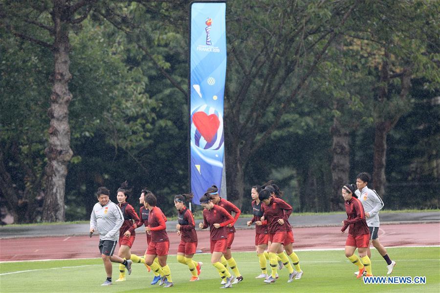 (SP)FRANCE-LE HAVRE-2019 FIFA WOMEN'S WORLD CUP-ROUND OF 16-CHINA-TRAINING SESSION