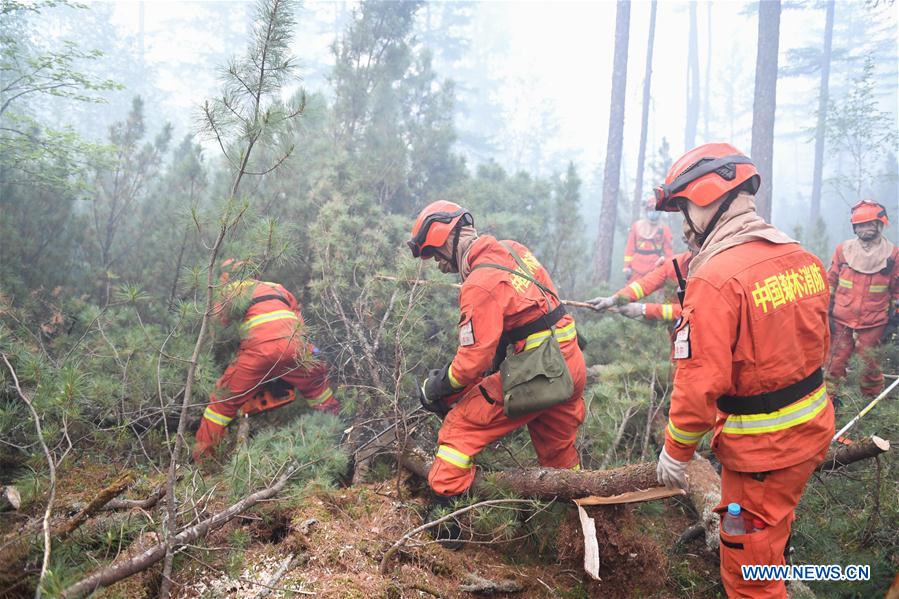 CHINA-INNER MONGOLIA-FOREST FIRE-FIREFIGHTERS (CN)