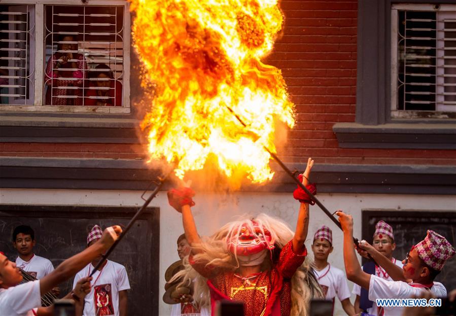 NEPAL-LALITPUR-FESTIVAL-MASK DANCER