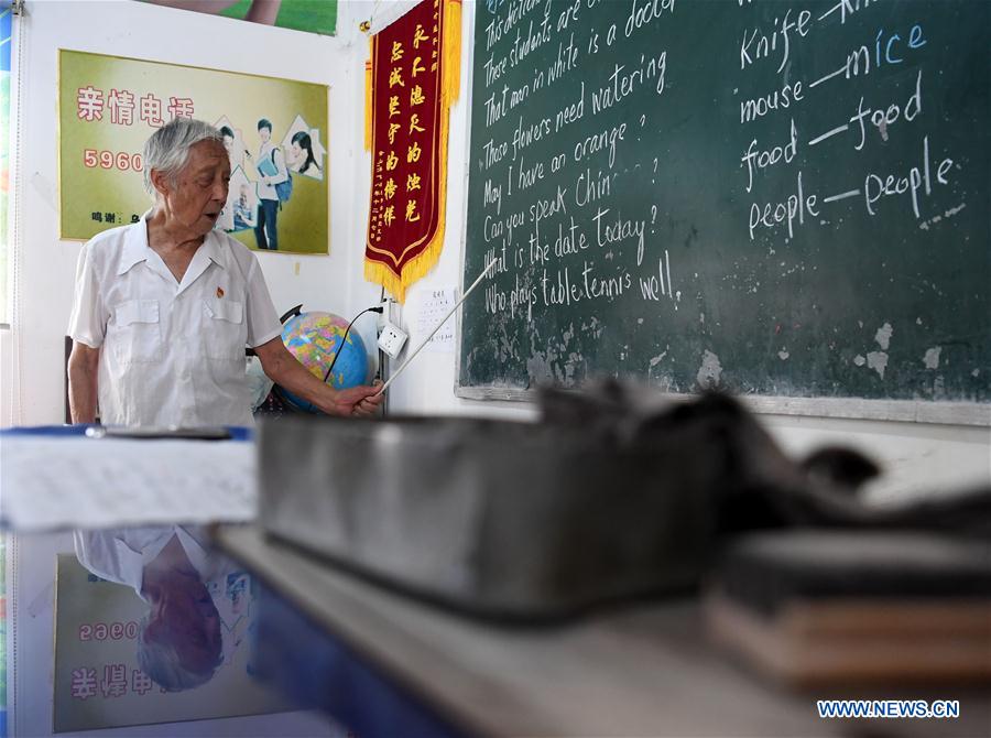 CHINA-ANHUI-HEXIAN COUNTY-ELDER-VOLUNTEER FOR LEFT-BEHIND CHILDREN (CN)