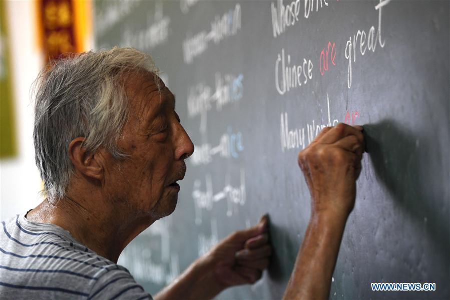 CHINA-ANHUI-HEXIAN COUNTY-ELDER-VOLUNTEER FOR LEFT-BEHIND CHILDREN (CN)