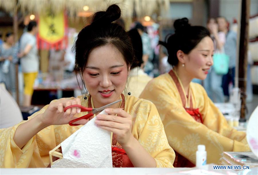 CHINA-SHAANXI-XI'AN-NIGHT FAIR (CN)