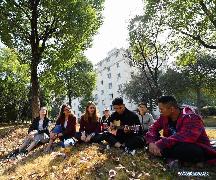 CHINA-NANCHANG-RUSSIAN GIRL-CHINESE CULTURE (CN)