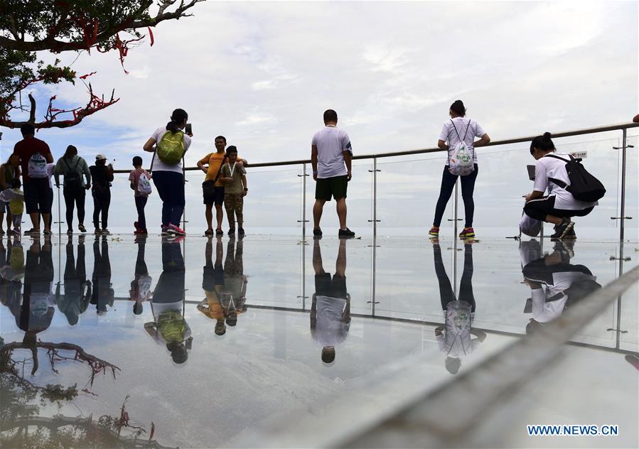 #CHINA-HAINAN-SANYA-GLASS PLANK ROAD (CN)