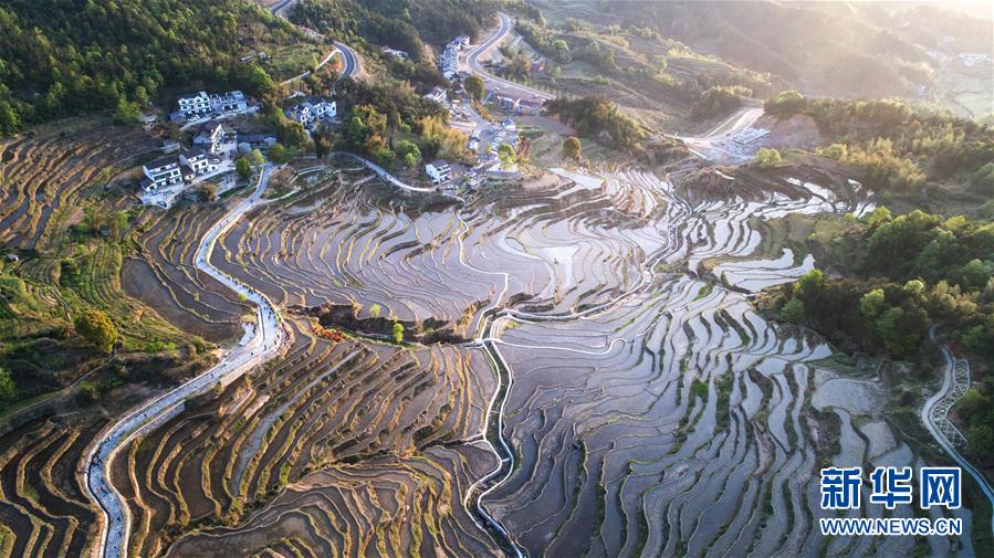 （壮阔东方潮 奋进新时代——庆祝改革开放40年）（8）美丽中华大地书写绿色传奇