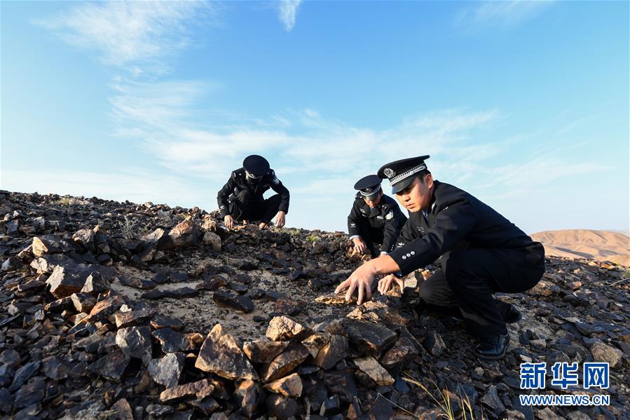 （爱国情 奋斗者·图文互动）（3）印刻在戈壁上的名字