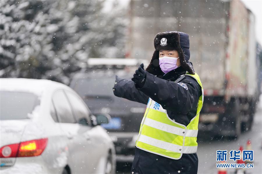 （在习近平新时代中国特色社会主义思想指引下——新时代新作为新篇章·习近平总书记关切事·图文互动）（1）不放松！——各地努力抓紧抓实抓细疫情防控