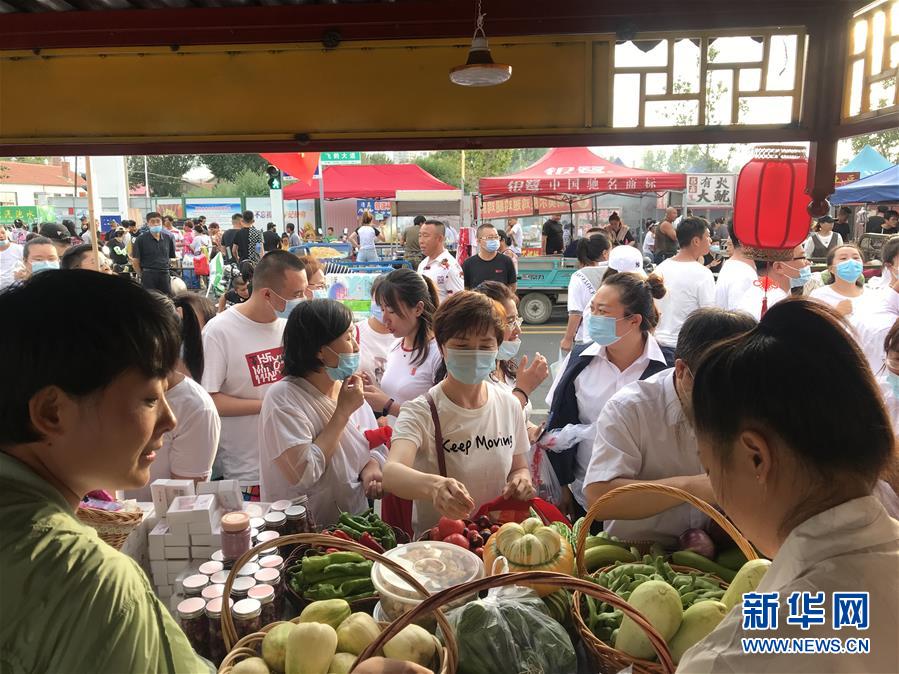 （决战决胜脱贫攻坚·图文互动）（1）扶贫夜市让小城“烟火气”升腾“致富味”