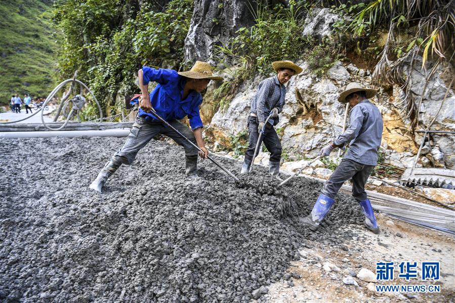 （新华全媒头条·图文互动）（3）“石山王国”筑路记