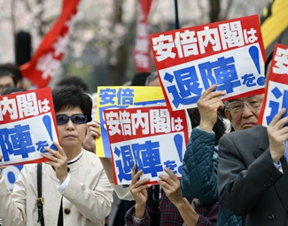 麻烦重重 安倍难逃“森友劫”？